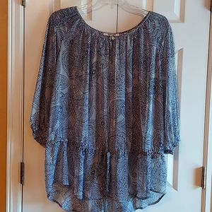 Blousy top with adjustable drawstring waist. 2x